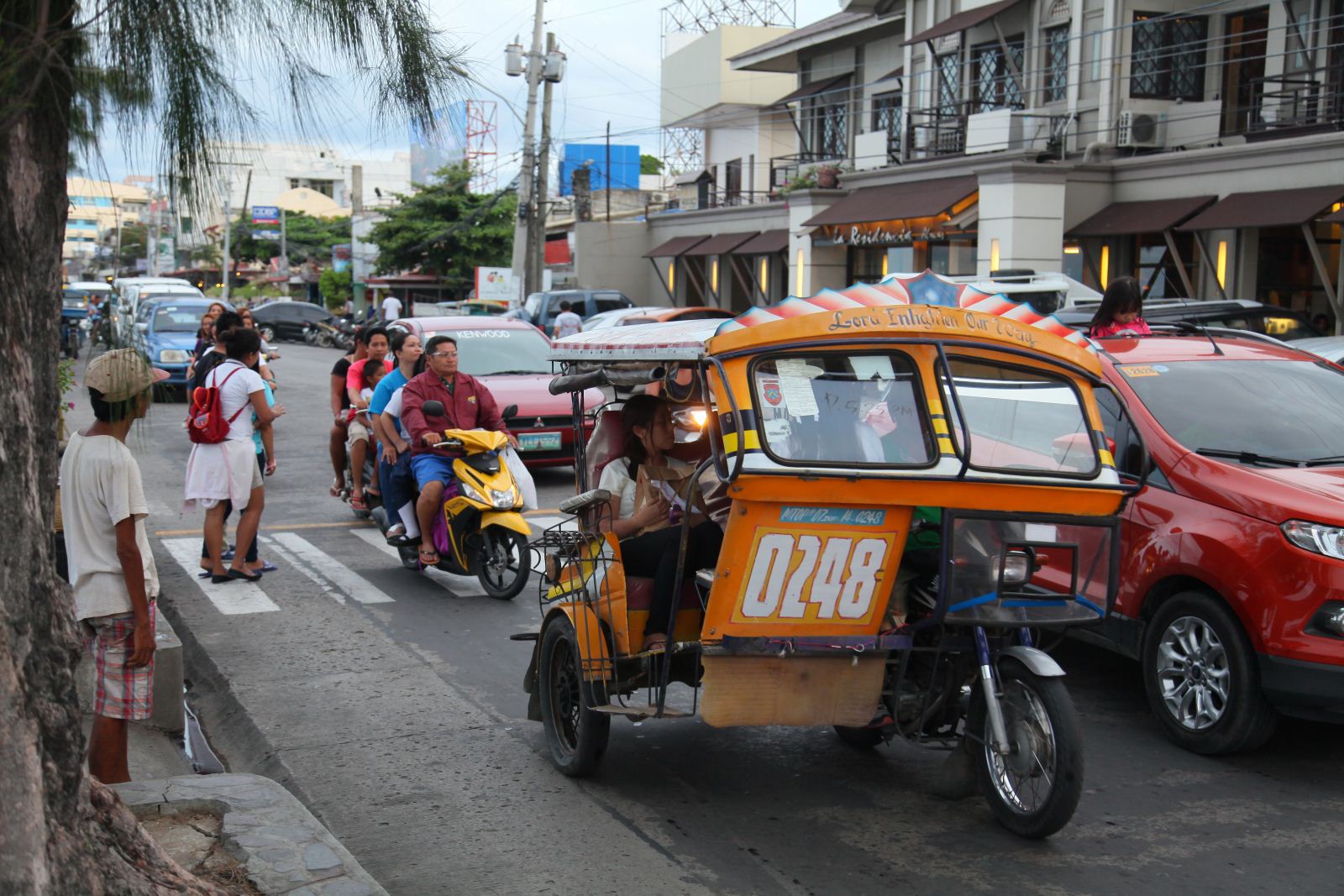 Tricycle - loại xe phổ biến ở Dumaguete - ảnh: Hải Nam